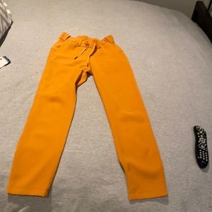 Like new lululummon jet setter 27’ pant mustard